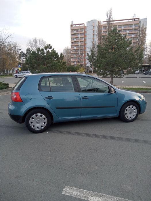 Vând Volkswagen Golf 5