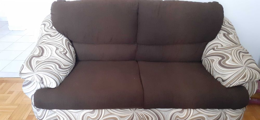 Canapea 2 locuri, confortabilă și în stare foarte bună