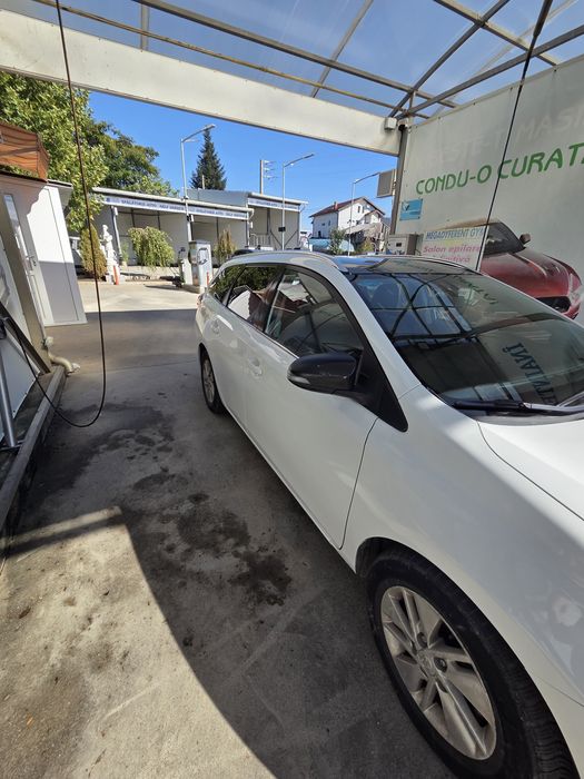 Firma licență arr inchiriez toyota  auris 2014 2017 hibrid  uber bolt