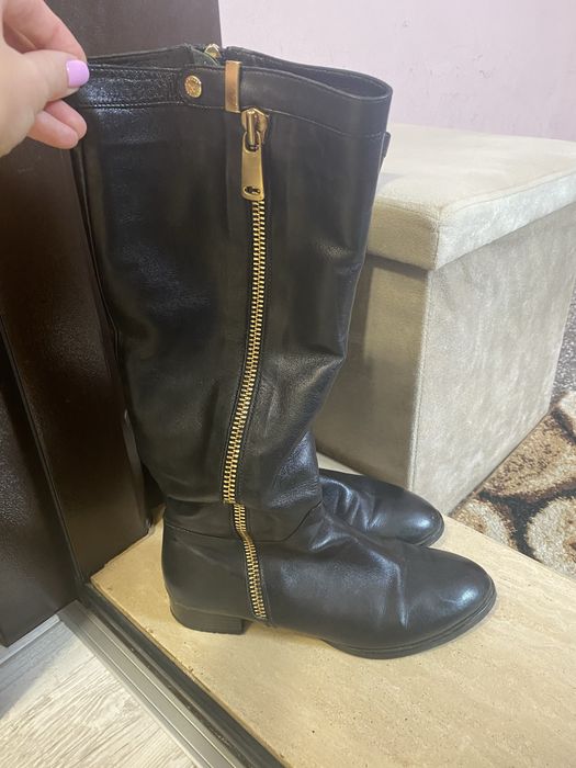 Дамски ботуши от естествена кожа.