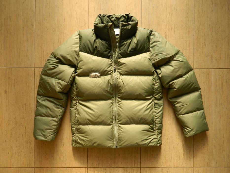 Jacheta Nike, NOUA, marimea S, cu puf gasca, fara gluga, 495 lei