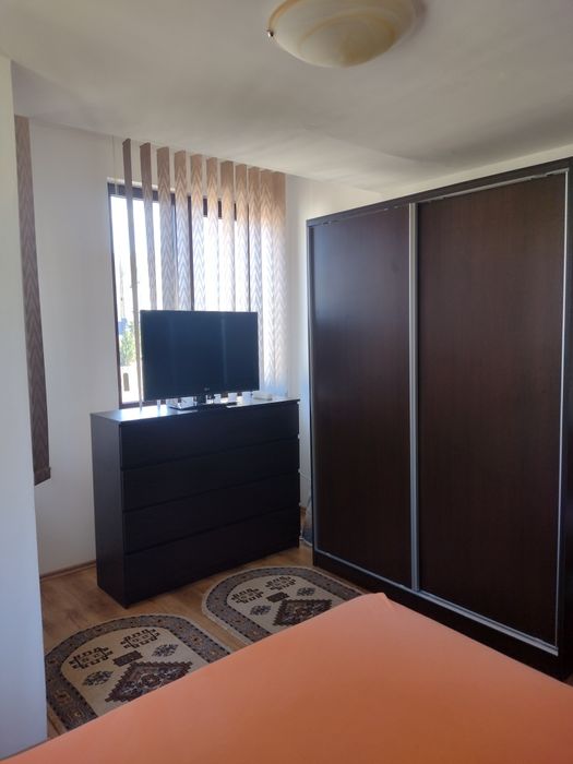Închiriez apartament 3 camere