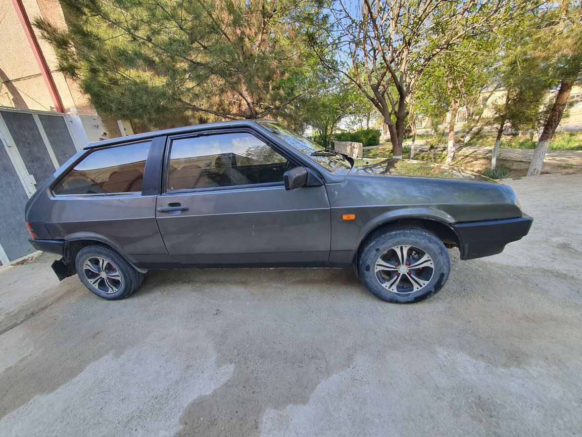 Lada 2108 srochna sotiladi