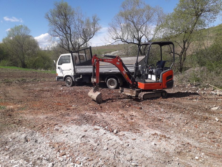 Prestari servicii cu miniexcavator