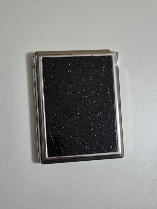 Табакера със запалка и резачка за пури