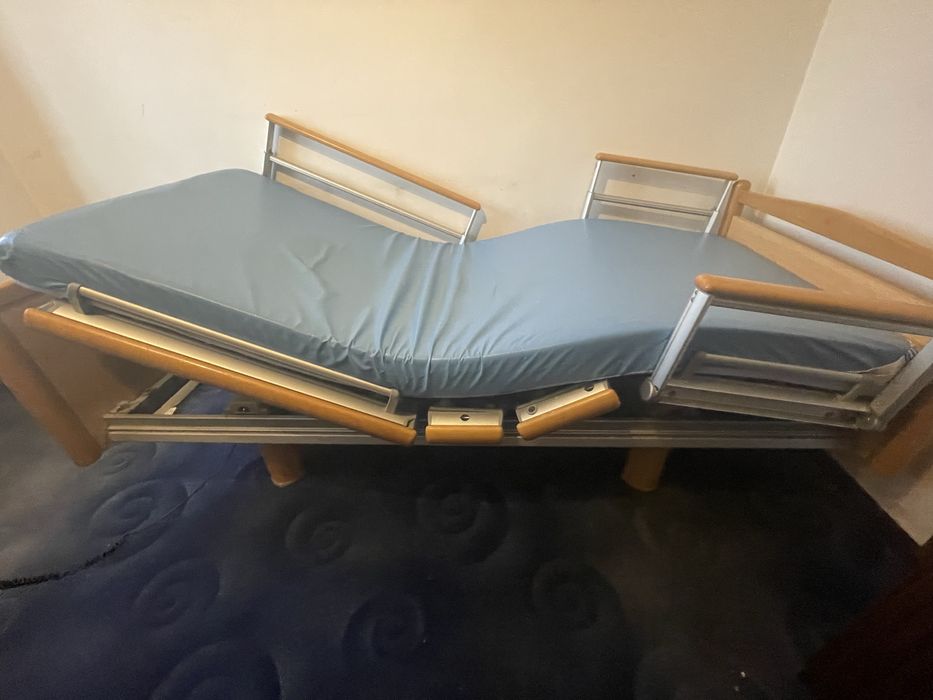 Vand pat cu telecomanda