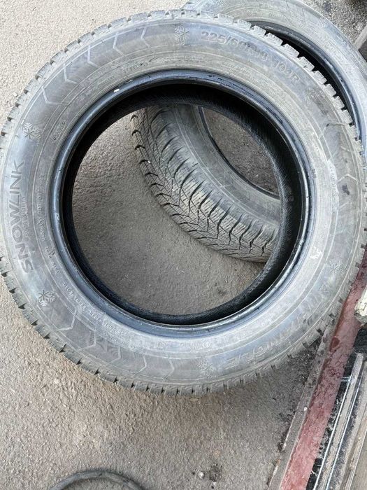 Б/У Зимние шины Triangle Snowline 225/60/18 без шипов