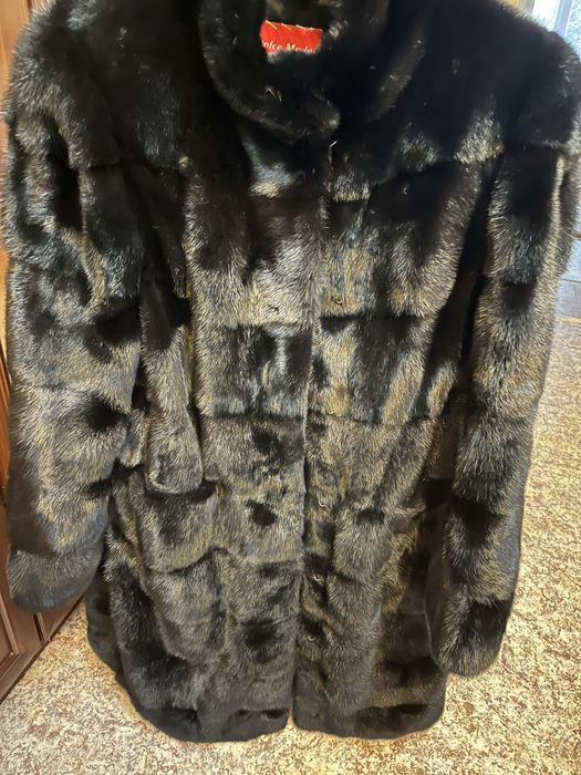 Продам Норковую шубу черный бриллиант