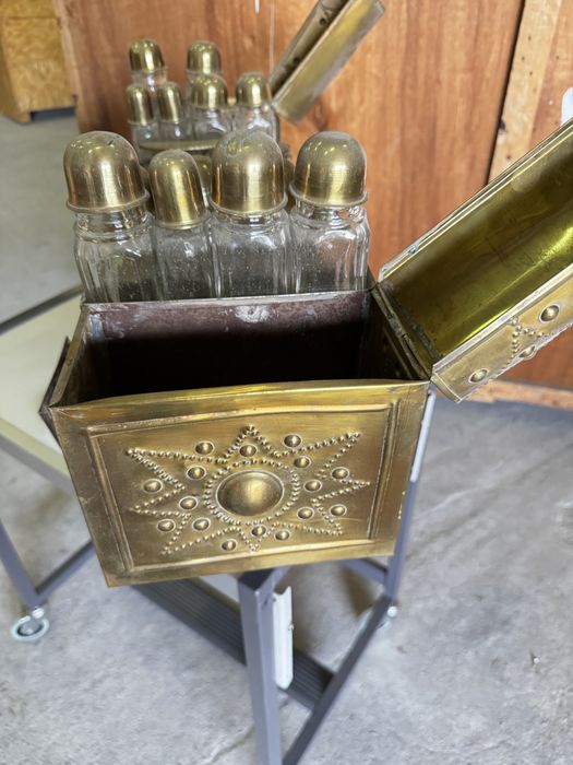 Османско шкафче за лъскане на обувки и арабска масичка