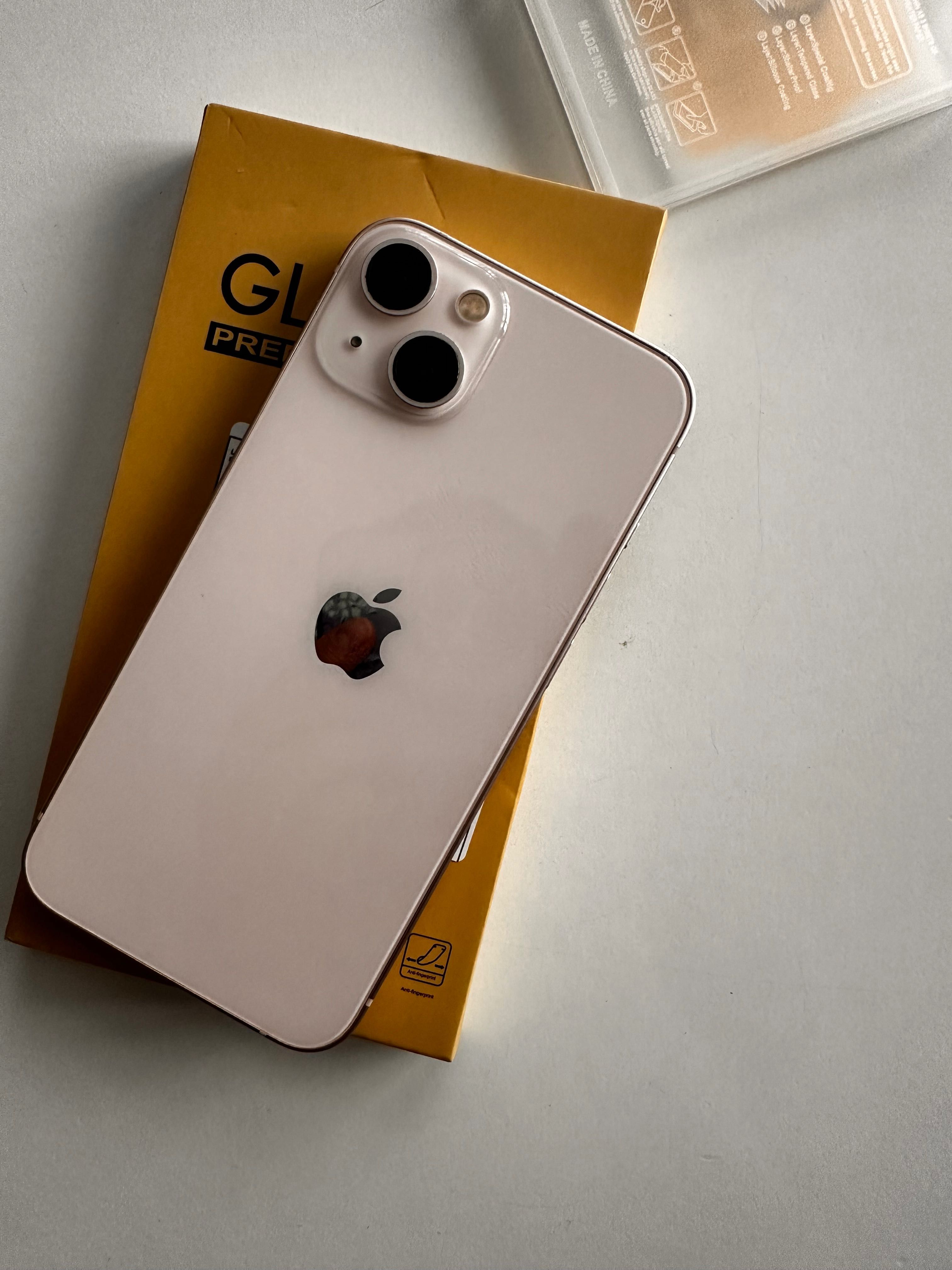 Iphone 13 розов цвят
