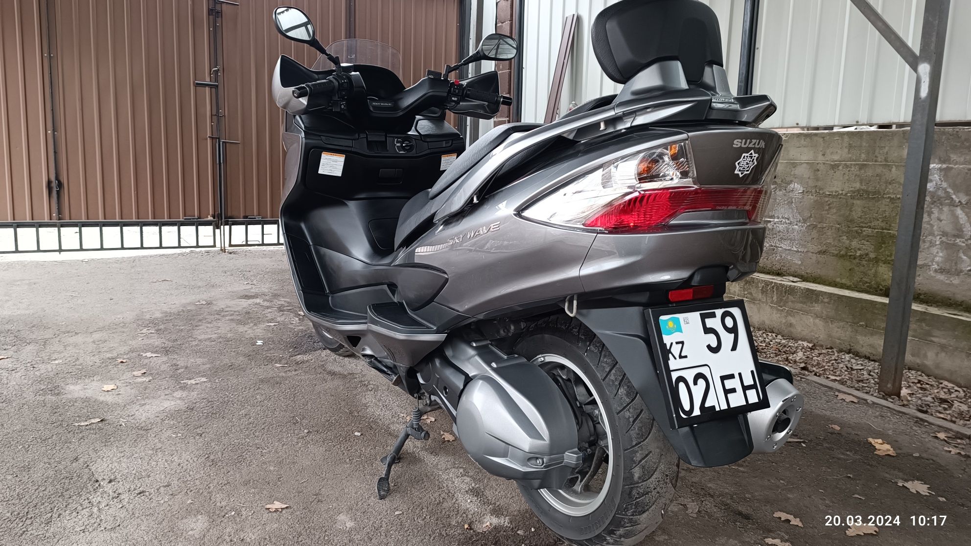 Продам макси скутер Suzuki Sky wave