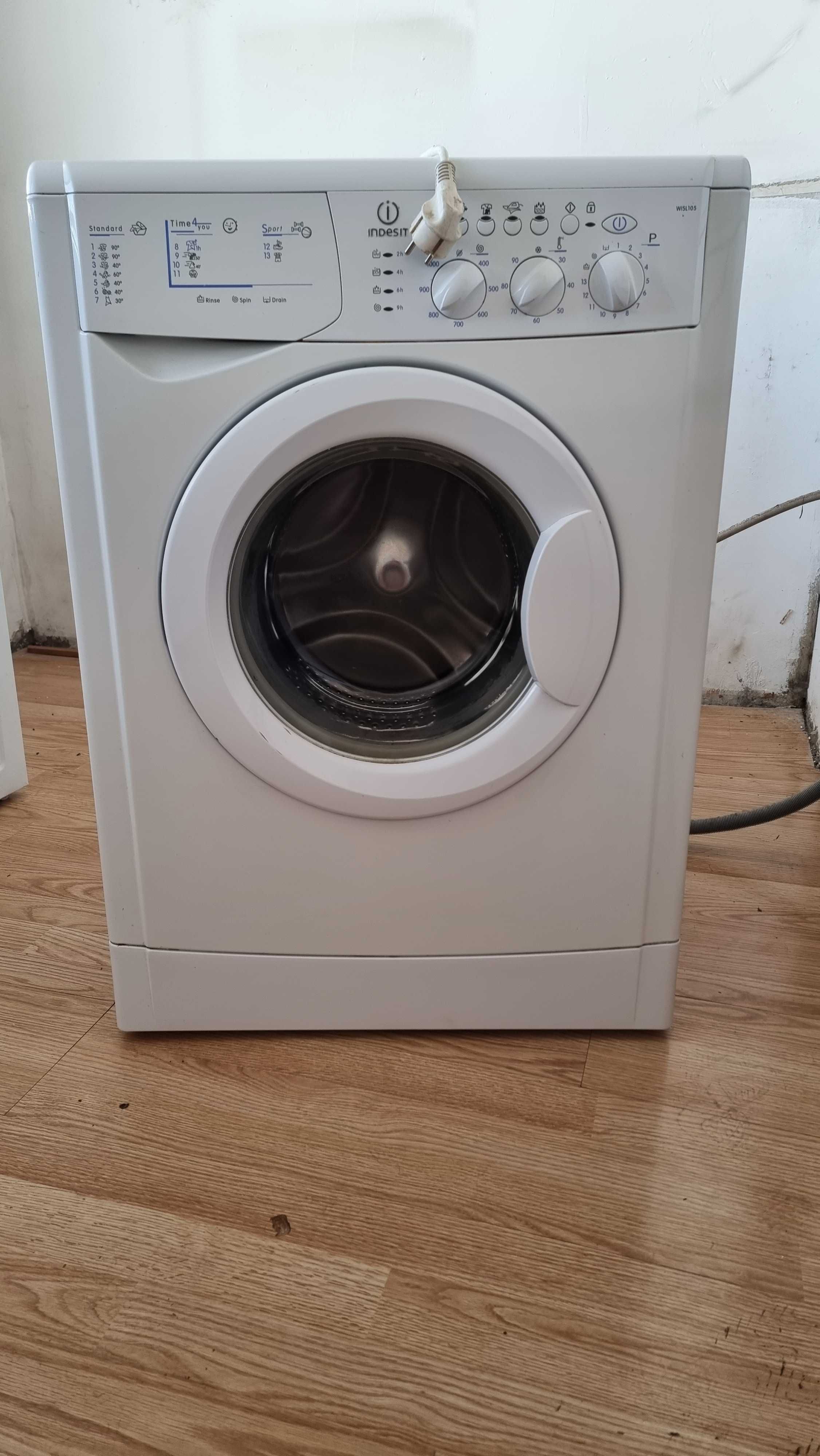 Пералня Indesit WISL 105 EX V 
Работеща