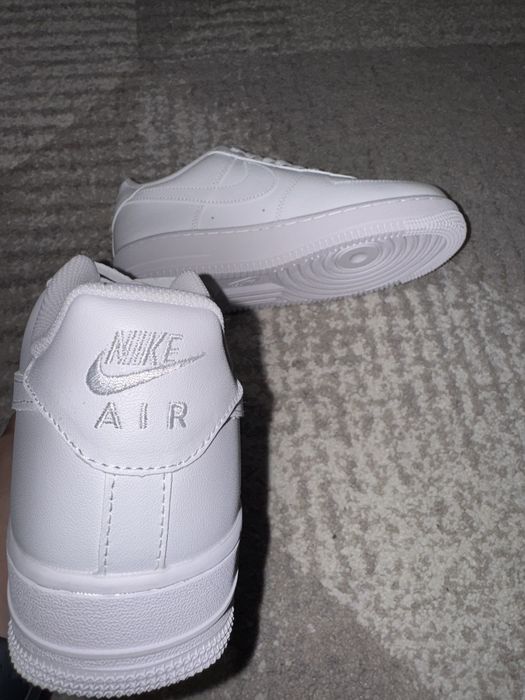 Nike Air Force 1 07' Albi Noi în Cutie Marimea 42