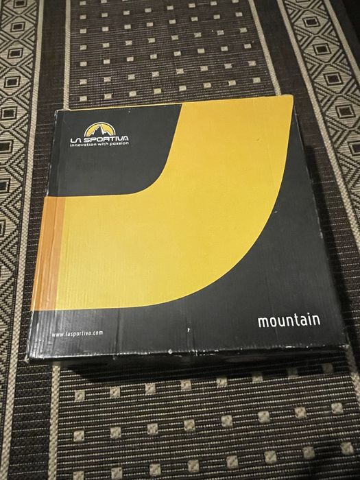 Bocanci drumetie  ghete La Sportiva nr 41,5