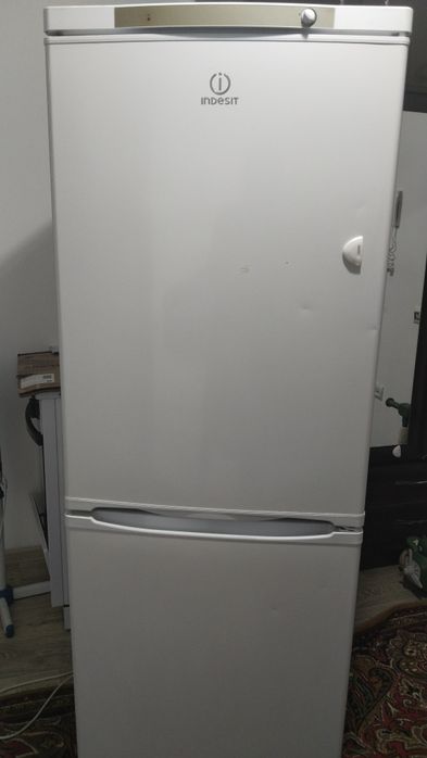 Indesit холодильник