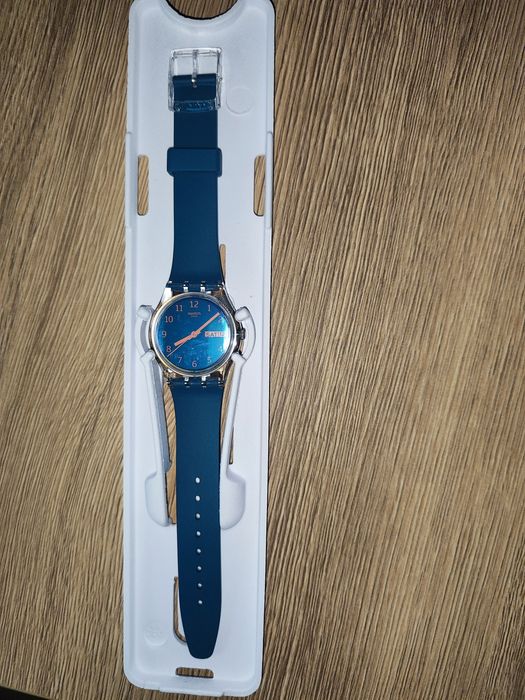 Часовник Swatch Blue Away SO28K700