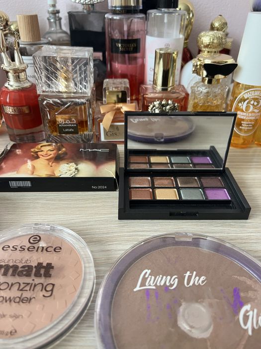 Pudre bronzante si iluminator Essence, paleta machiaj Mac