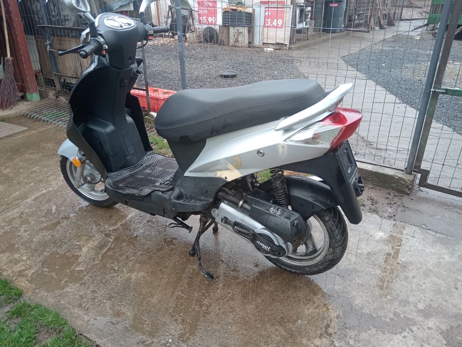 Vând scuter Italjet 50cc