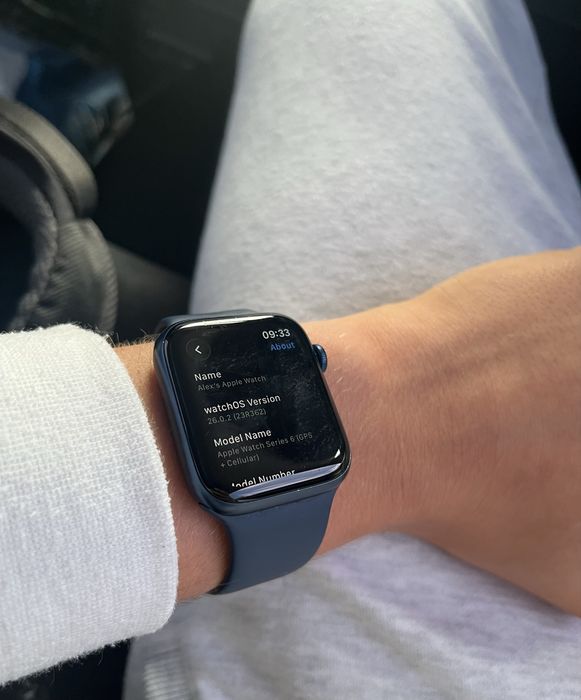 • Vând Apple Watch 6 44mm Aluminium GPS + LTE (Cellular)