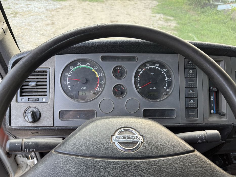 Nissan Atleon 2005