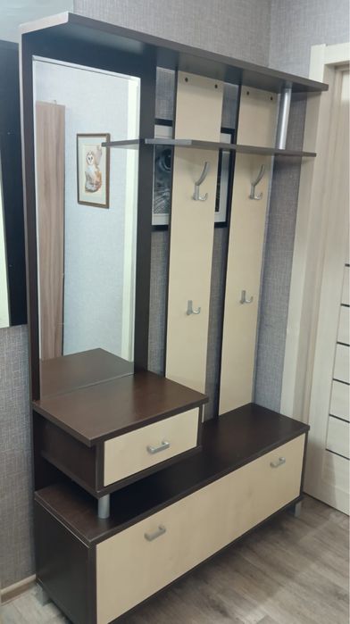 Продам прихожку. 1,2 м на 1,9 м