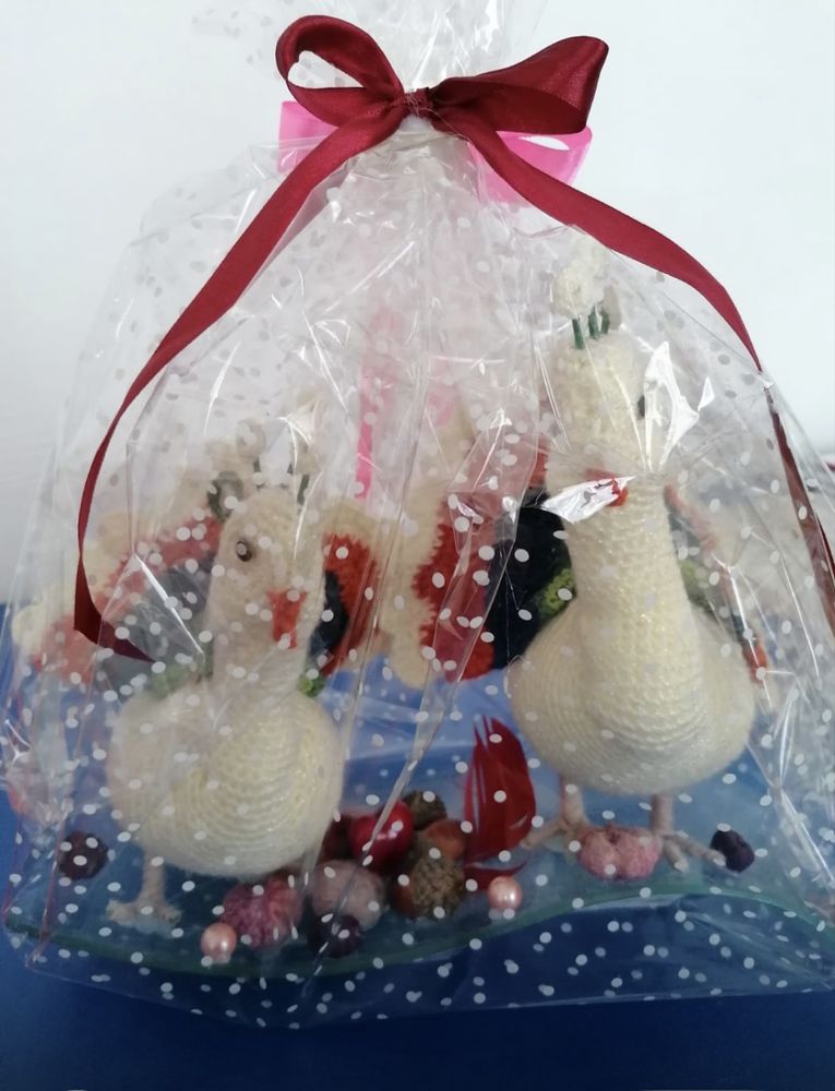 Aranjament “heandmade” lucru manual tricot “Pauni”