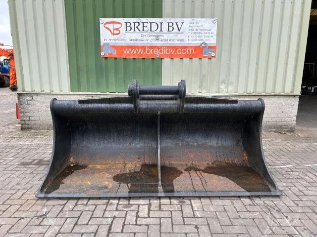 Cupa de taluzat cu prindere pe bolturi