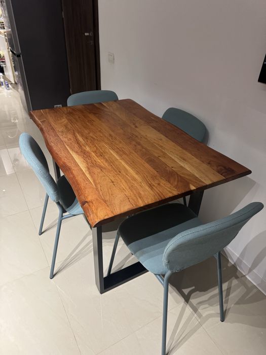 Masă lemn masiv ( salcâm )