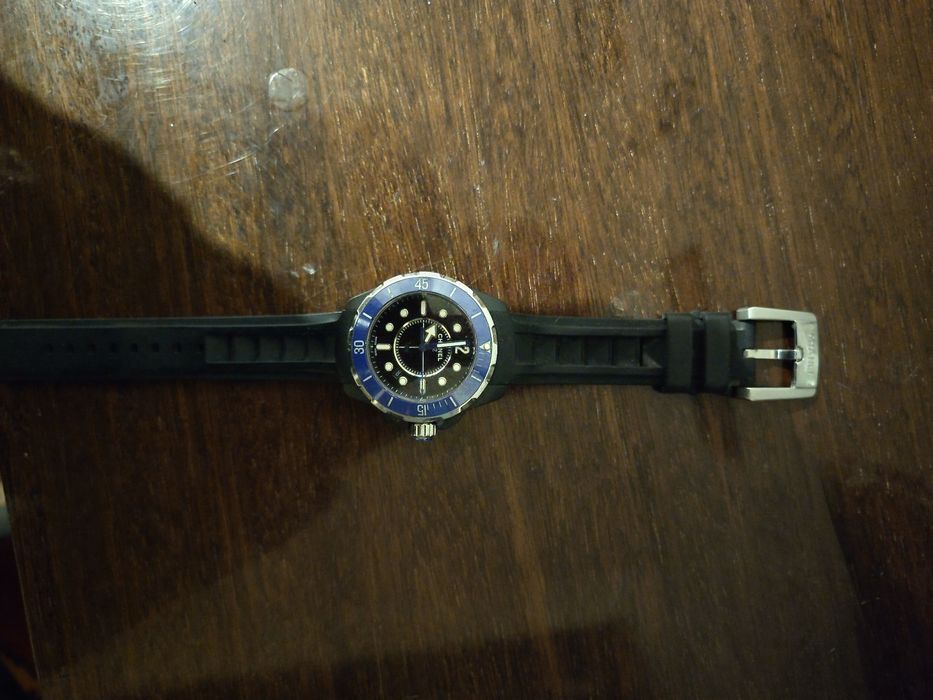 Продавам мъжки часовник Chanel J12