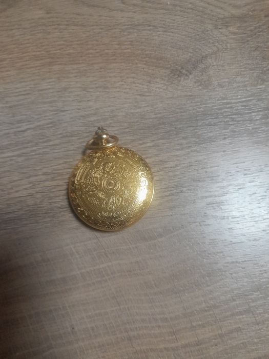 Швейцарски часовник  позлатен  продавам