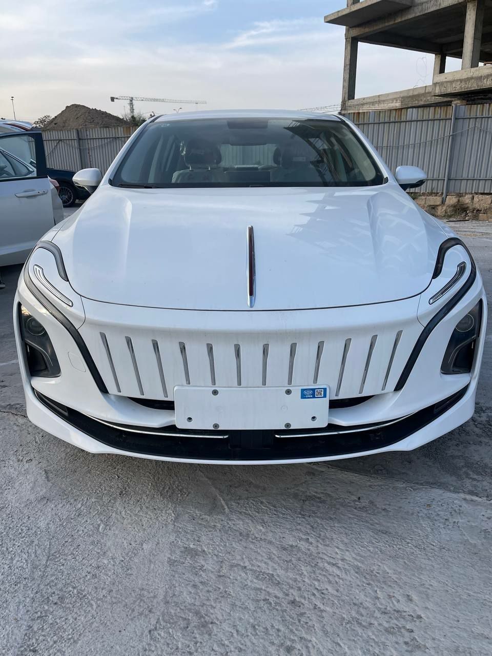 Hongqi E-QM5 500км 2025 йил
