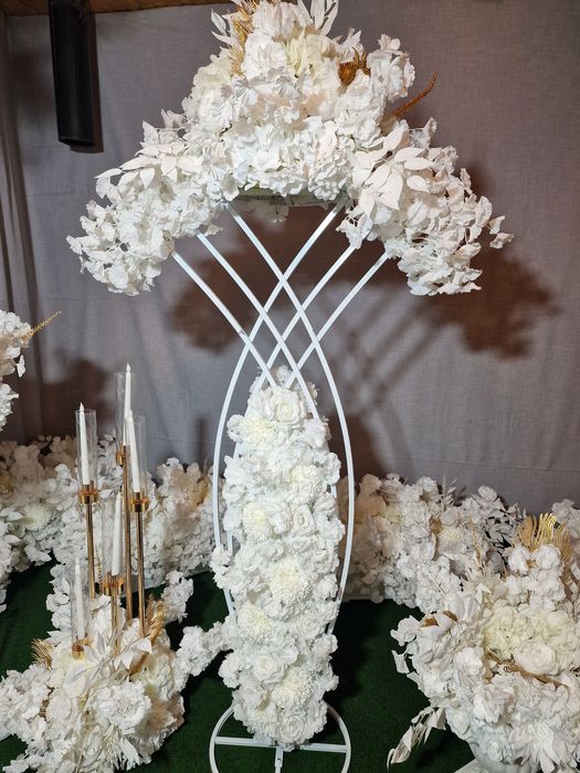 Aranjamente florale și decoratiuni