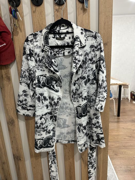 Атласная двойка , одела только на одно мероприятие,