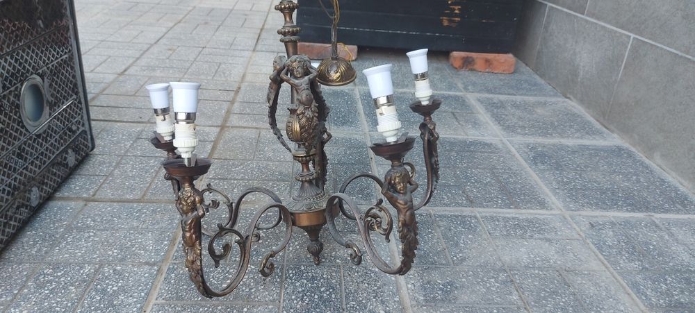 Старинни мебели масичка полилей купа