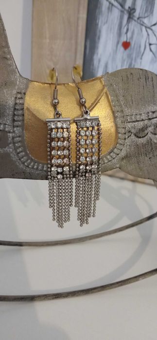 Cercei eleganți și stralucitori