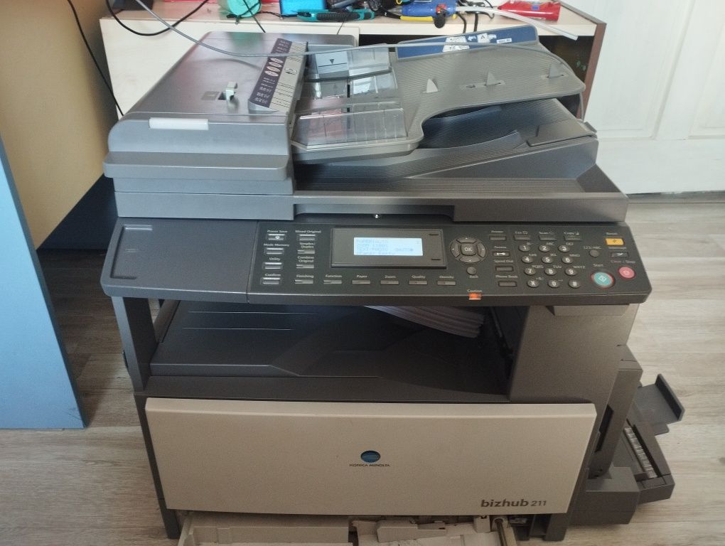 Продавам копирна машина със скенер Konica Minolta bizhub 211