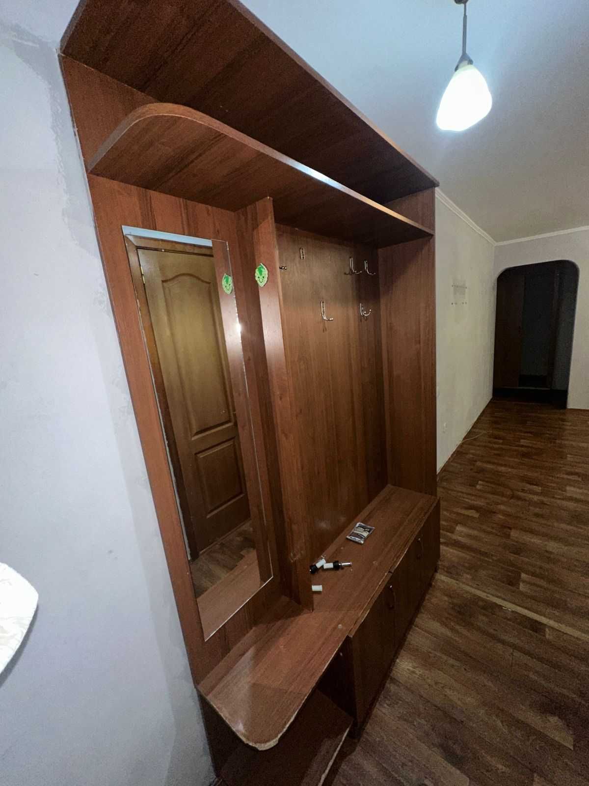 Продам шкаф в прихожую
