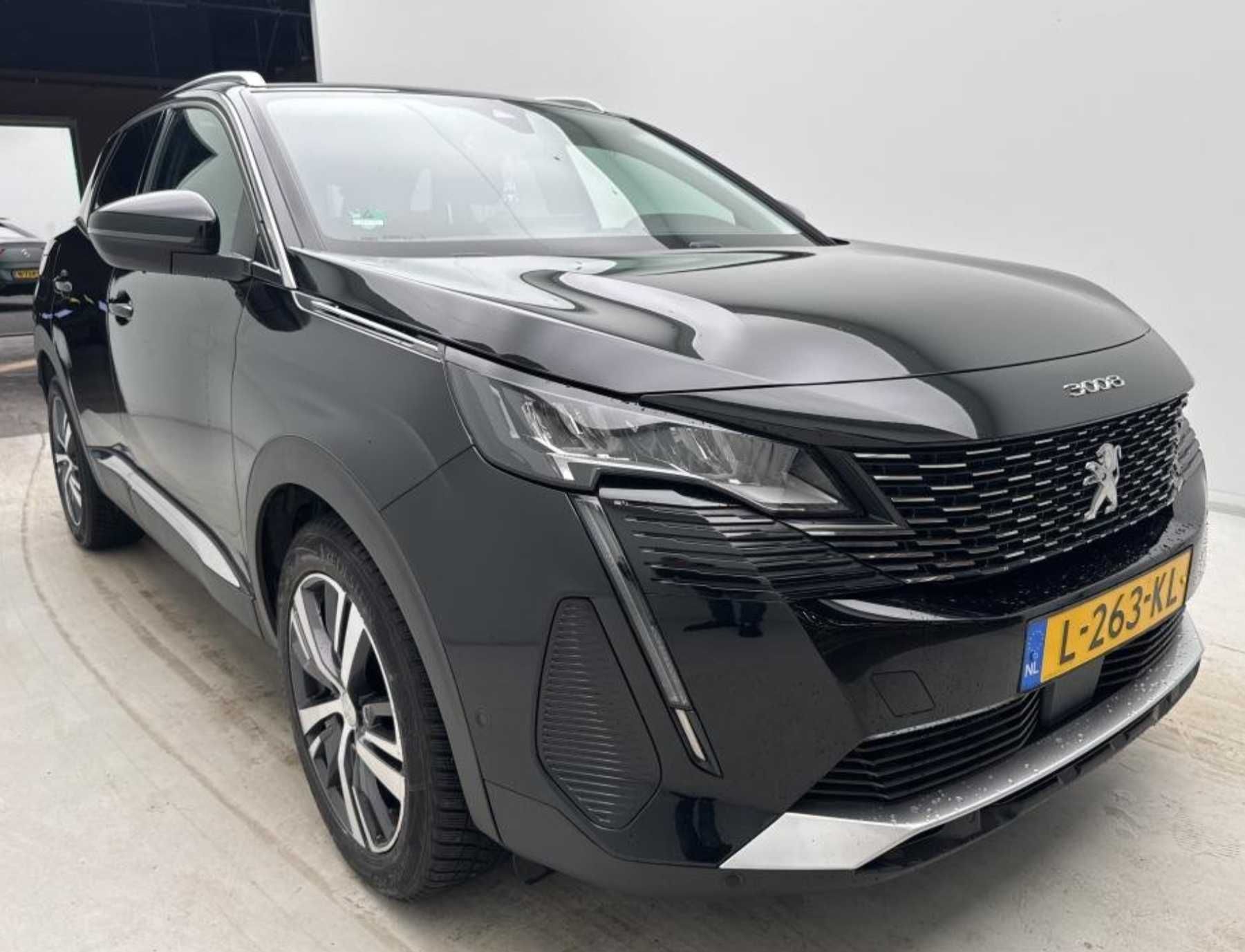 Dezmembrez Peugeot 3008 2019 2.0D Automat