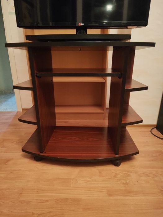 ТВ шкаф в цвят бордо