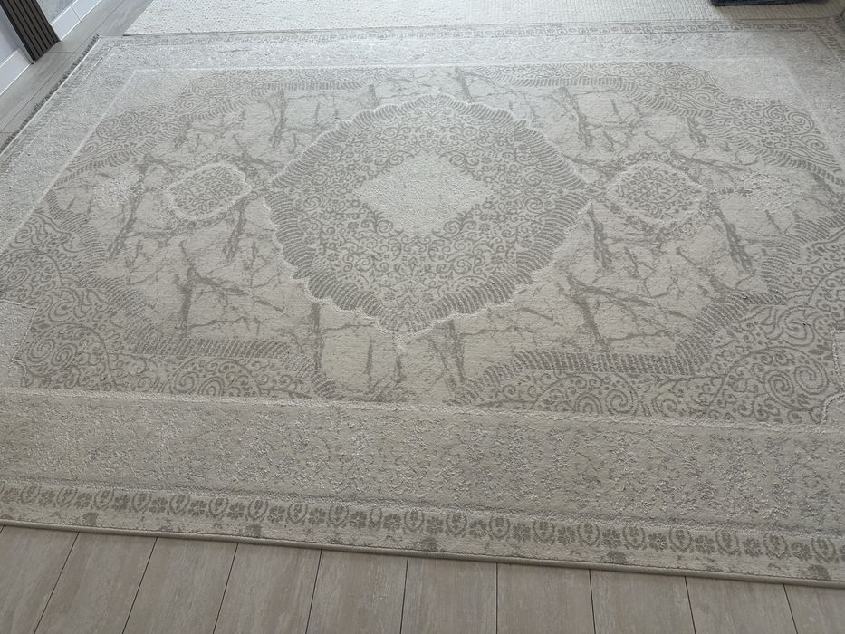 Ковёр продаётся 2.5 х 3.5