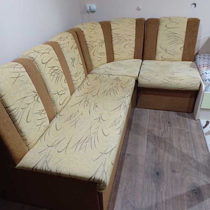 Разтегателен диван