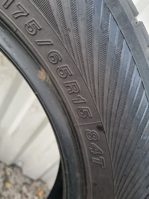 2 Anvelope de iarna *175/65R15*YOKOHAMA*LICHIDARE STOC*50 Lei Buc*