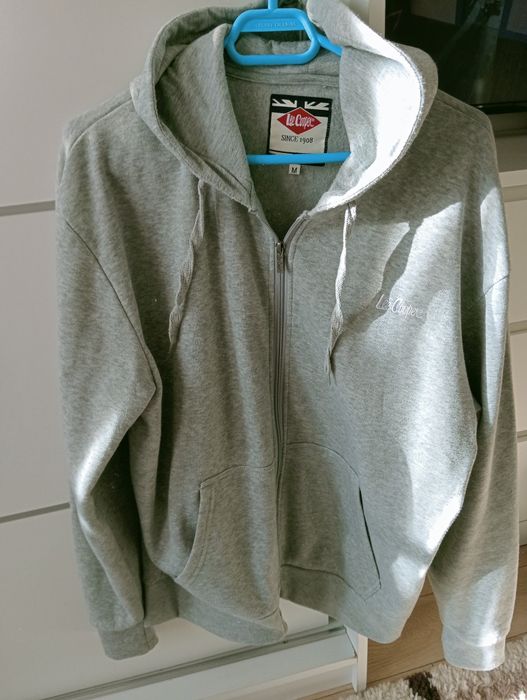 Vând hanorace barbati