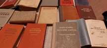 Продавам голямо количество стари книги