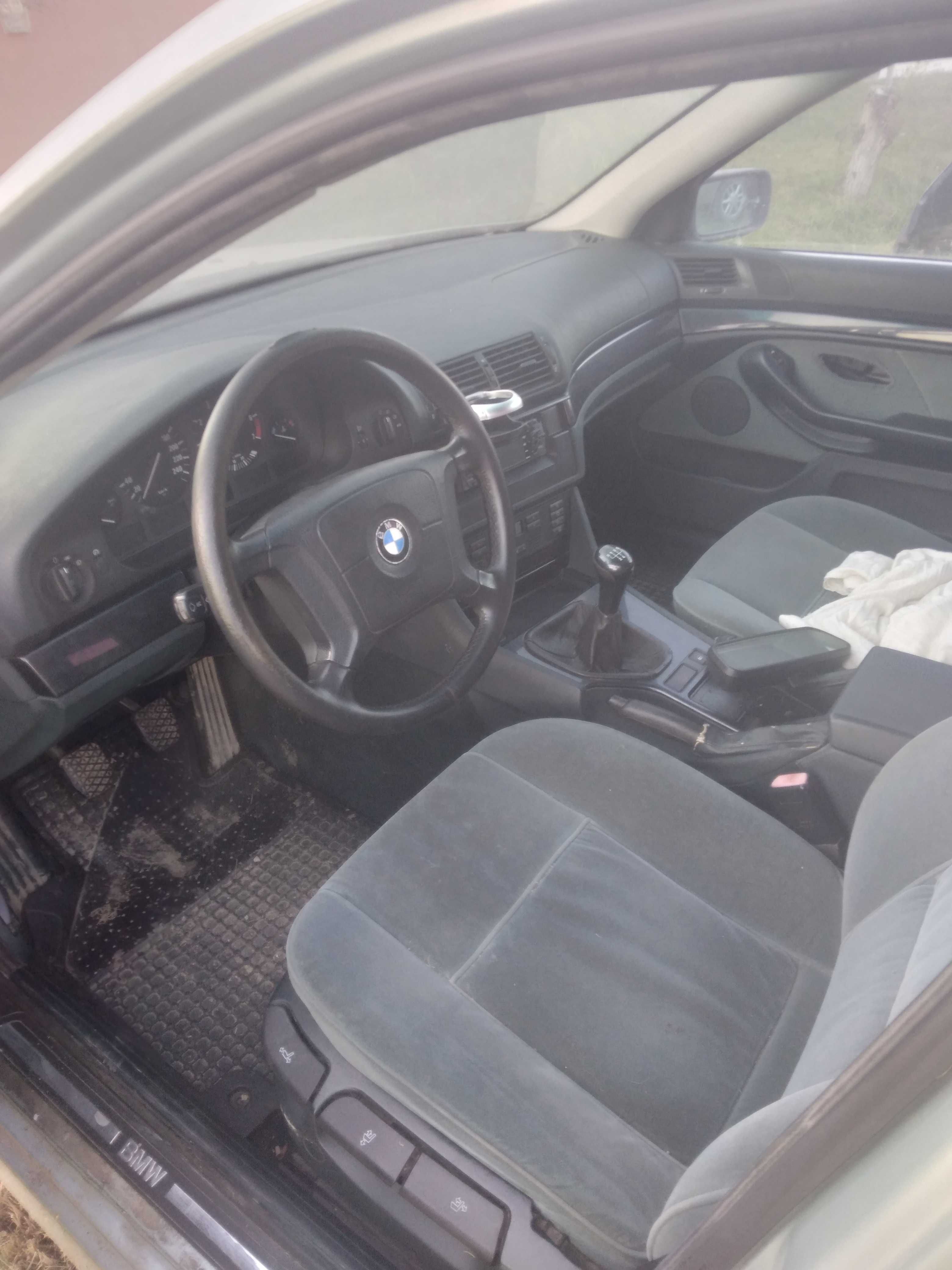 Vind bmw e39 520i,cu motor defect