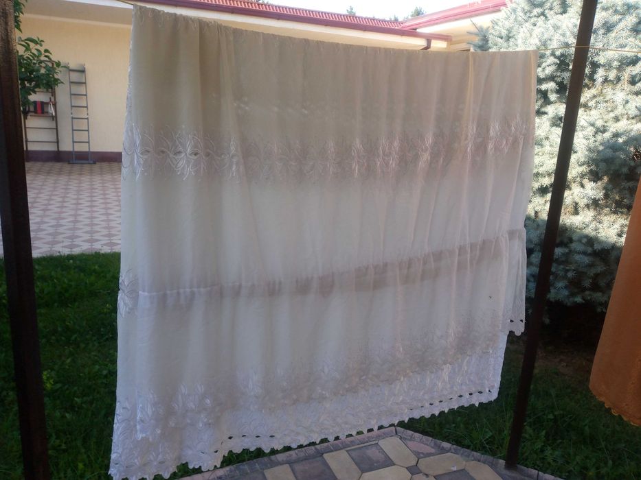 Новые и Б/У готовые занавески высота 2,5м ширина 1шт 85-105см.Цена 1шт