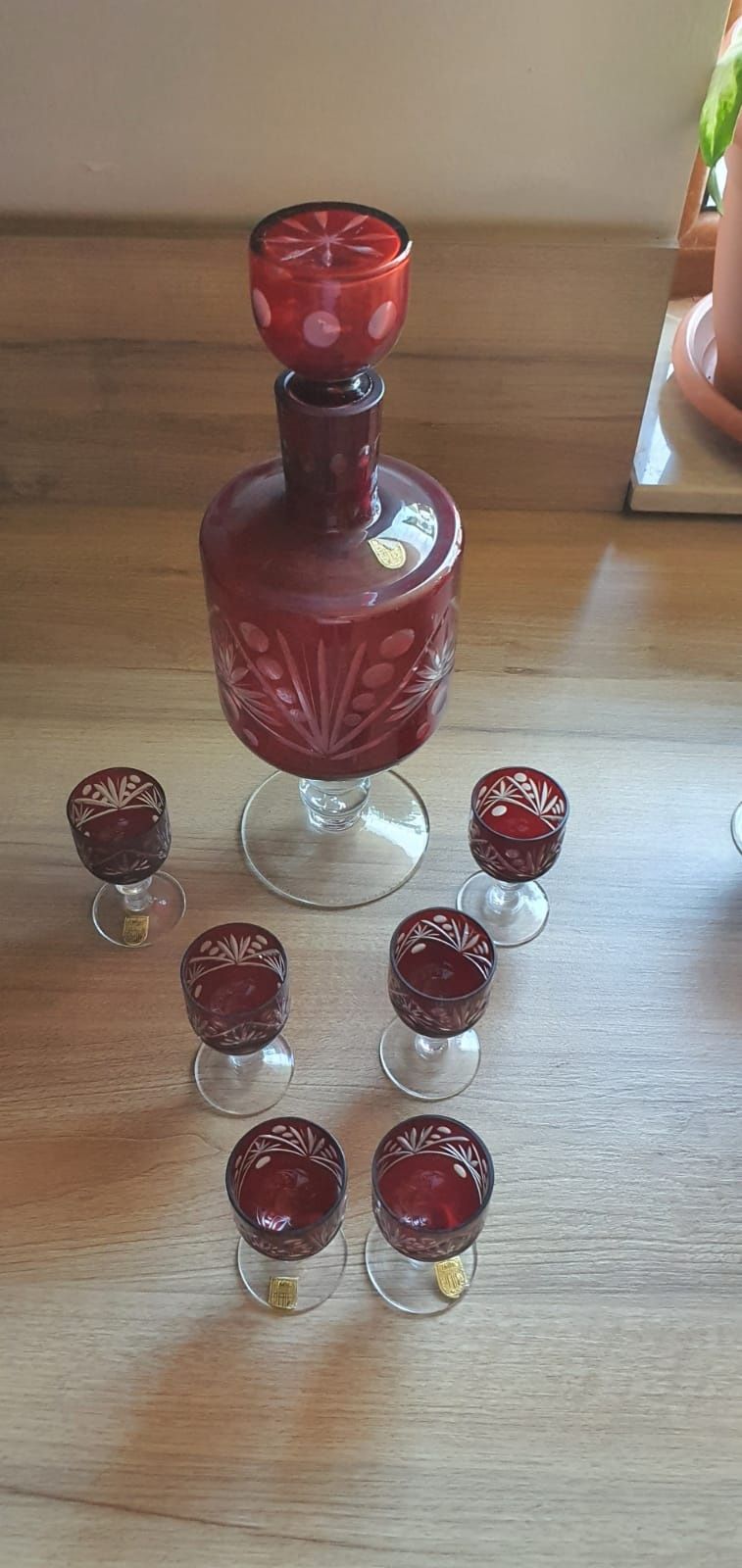 Vând set rubin sticla + pahare și vaze
