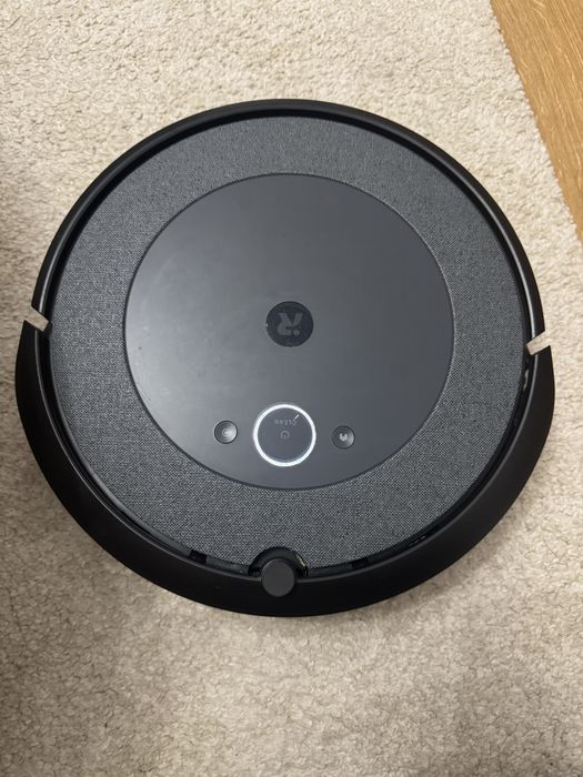 iRobot Roomba i3 с автоматична станция за изпразване (Clean Base)