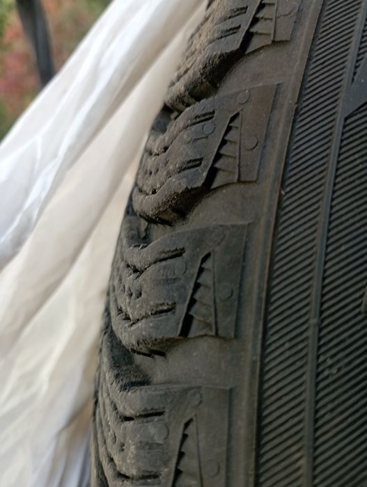Зимние шины Nokian. Использовались два сезона. Примерно 7000 км