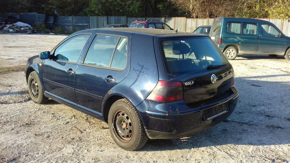 VW Golf 4 1.6 101к.с. на части